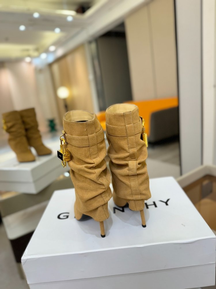 Ankle boots on stud фото 7