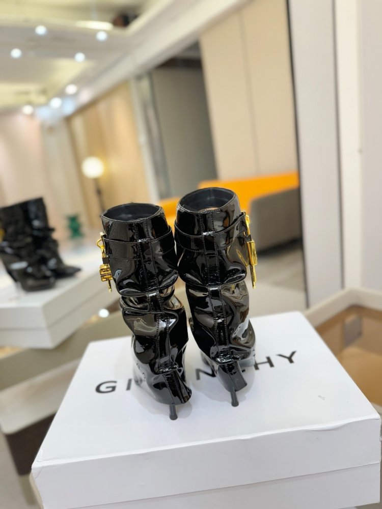 Ankle boots on stud фото 7