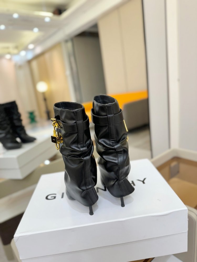 Ankle boots on stud фото 7