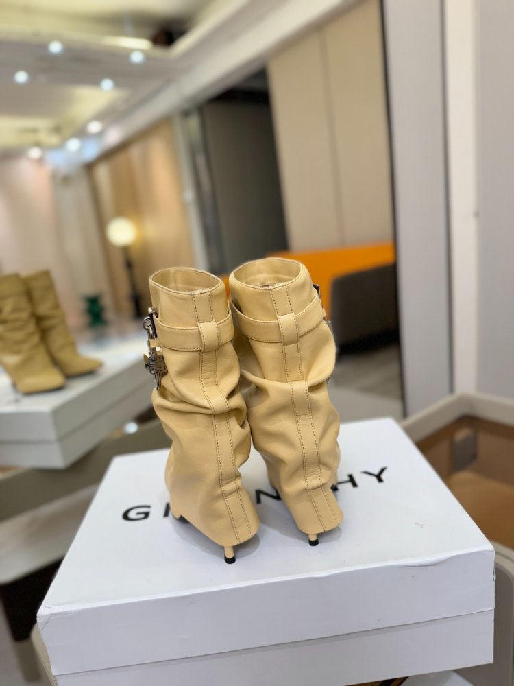 Ankle boots on stud фото 7