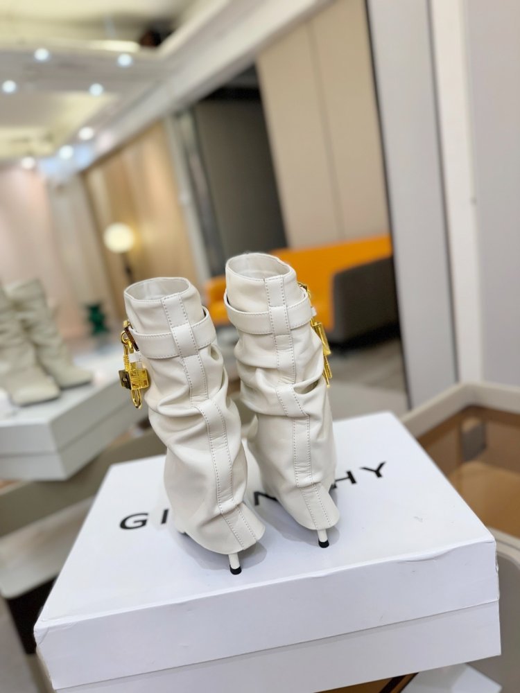 Ankle boots on stud фото 7