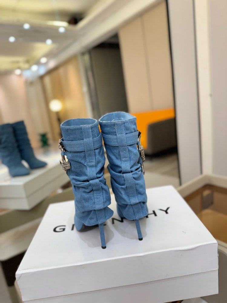 Ankle boots on stud фото 7