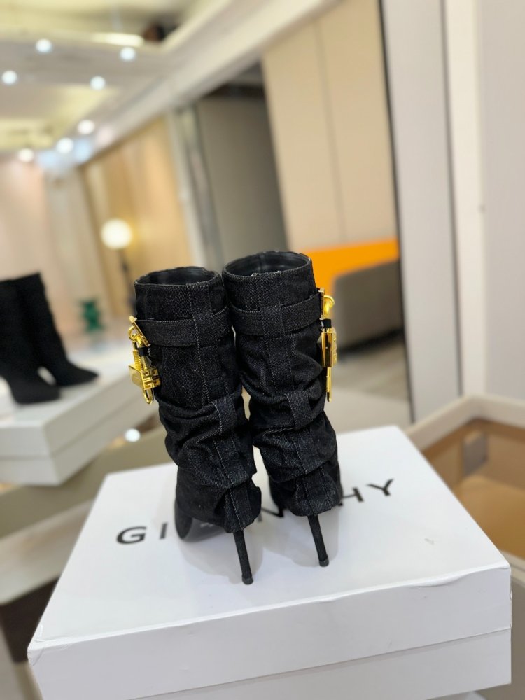 Ankle boots on stud фото 7