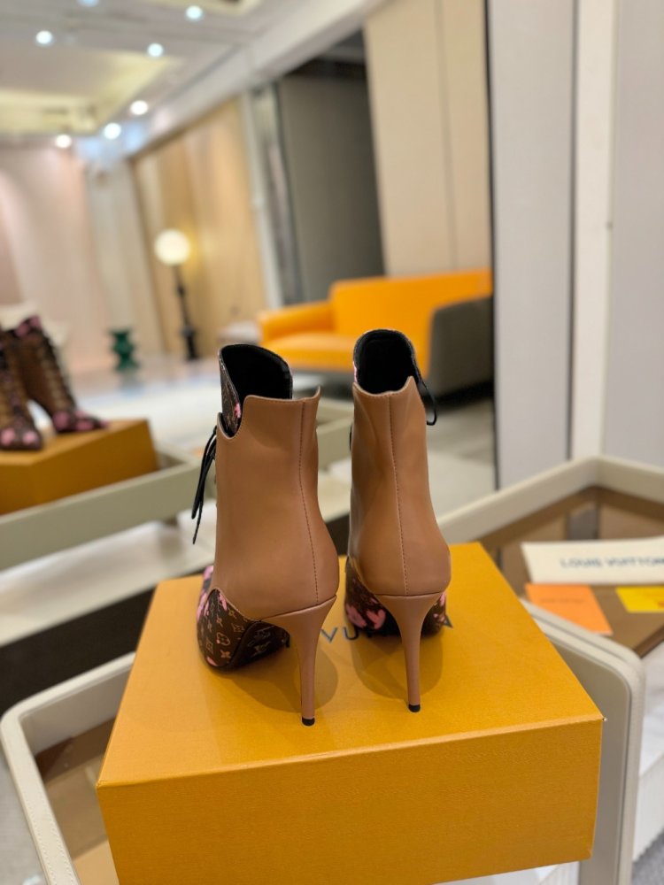 Ankle boots on stud фото 7