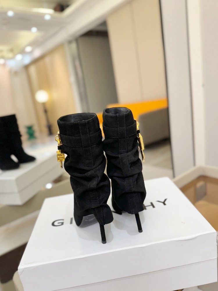 Ankle boots on stud фото 8