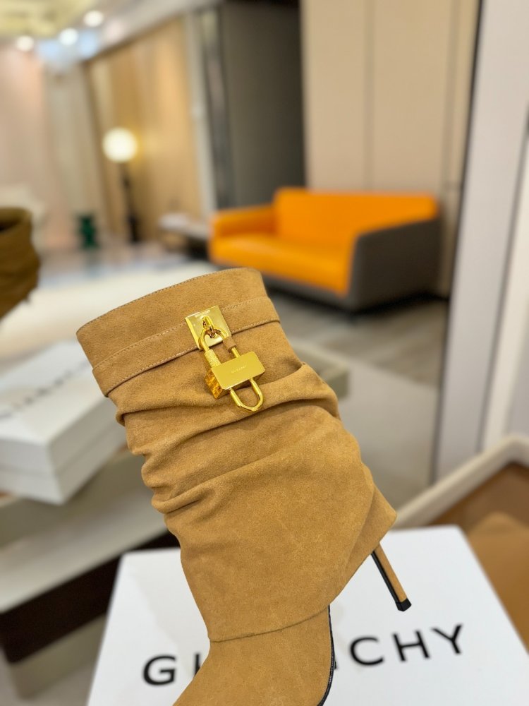 Ankle boots on stud фото 8