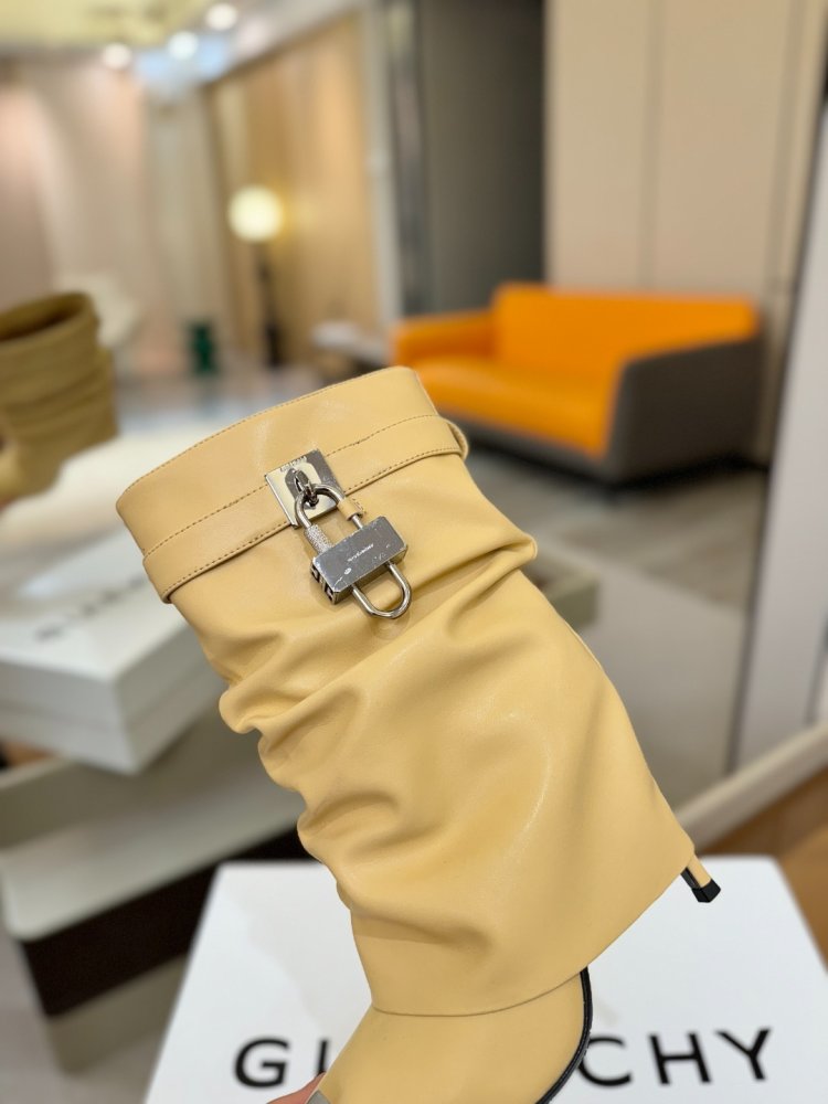 Ankle boots on stud фото 8