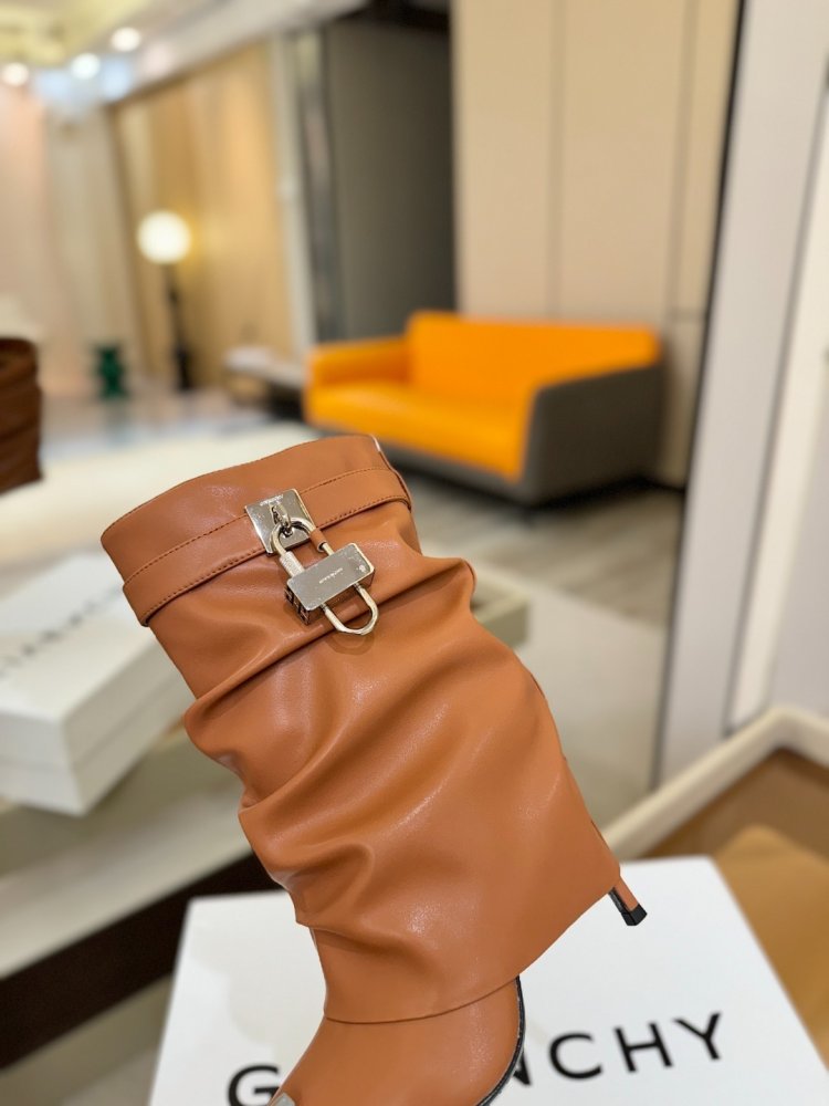 Ankle boots on stud фото 8