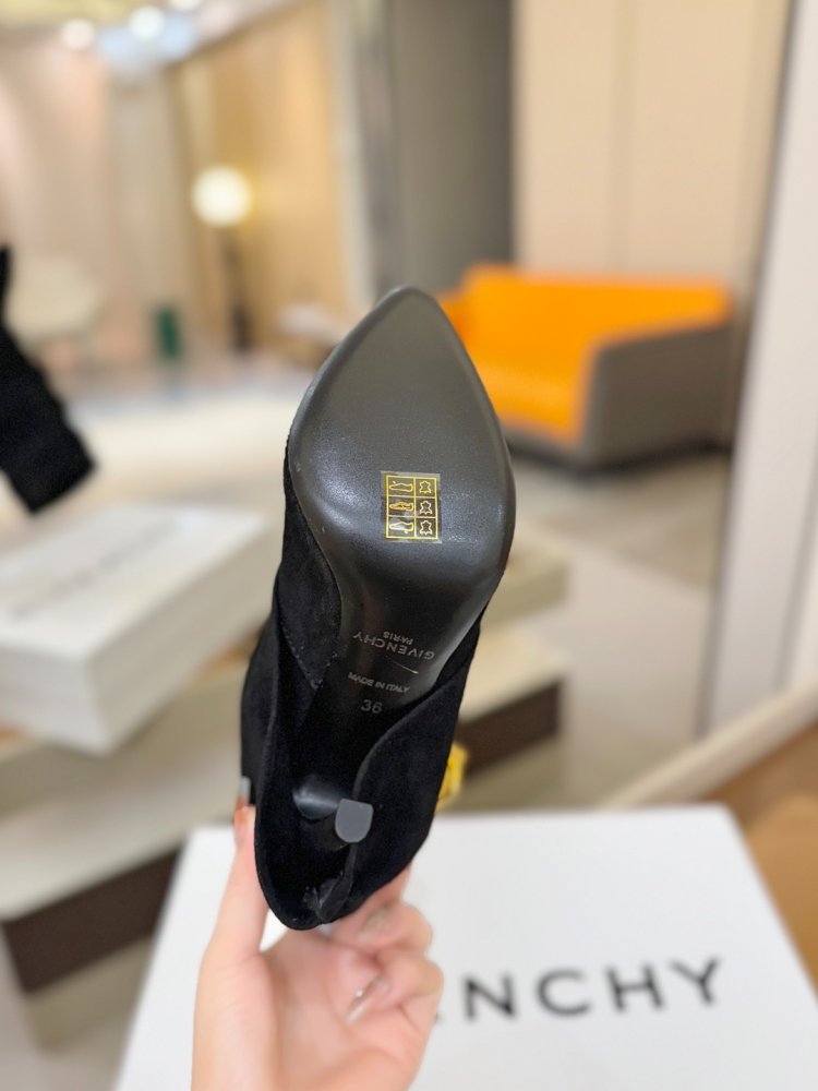 Ankle boots on stud фото 9