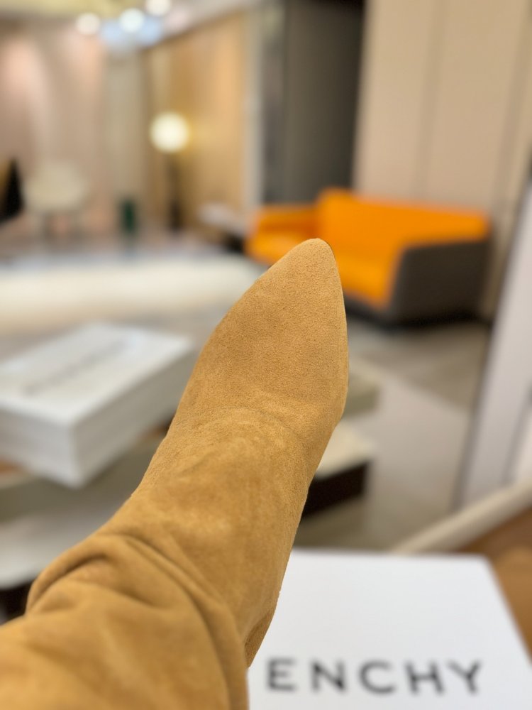 Ankle boots on stud фото 9