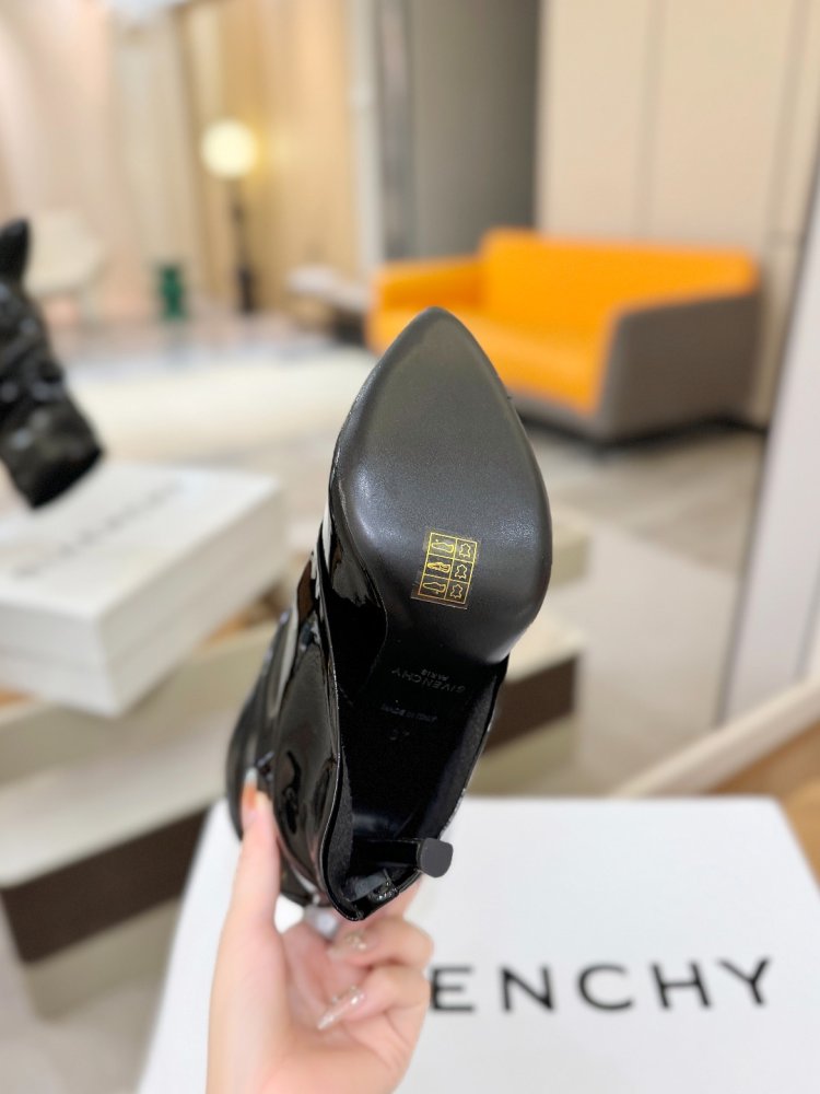 Ankle boots on stud фото 9