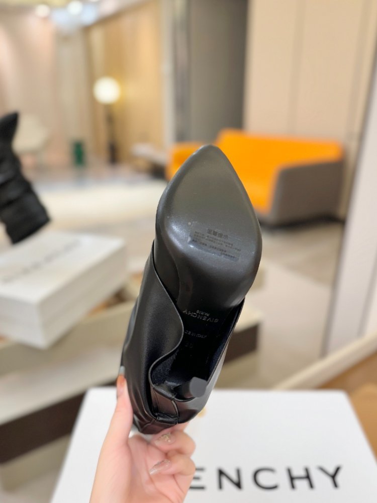 Ankle boots on stud фото 9