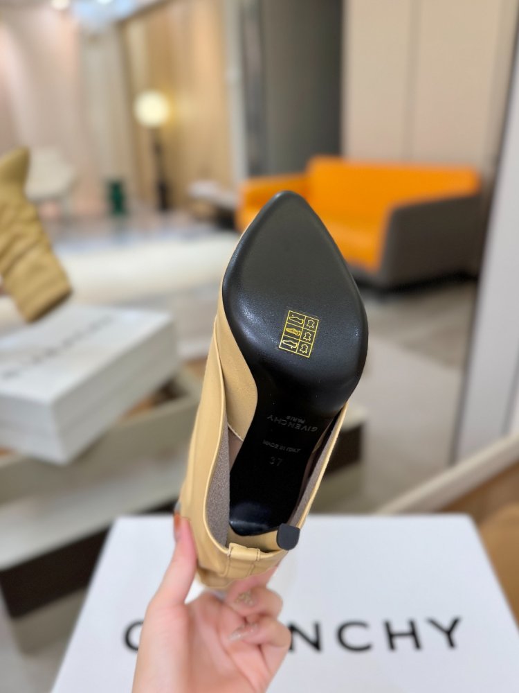 Ankle boots on stud фото 9