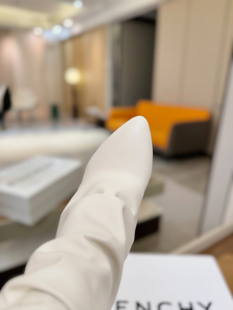 Ankle boots on stud фото 9