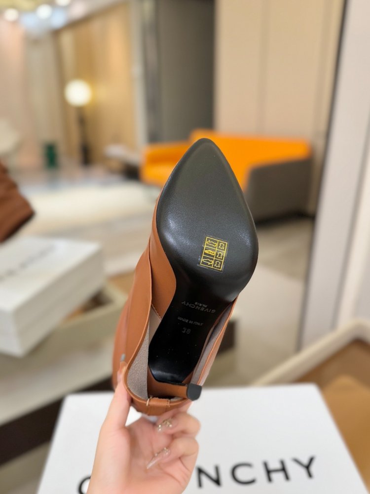 Ankle boots on stud фото 9