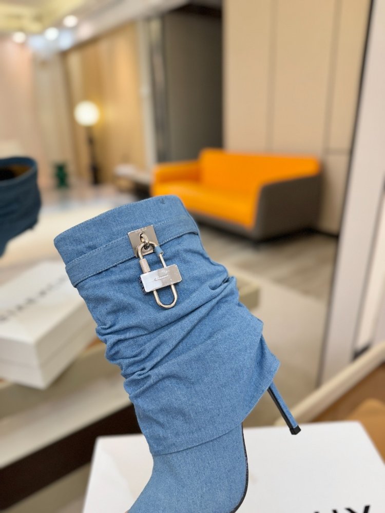 Ankle boots on stud фото 9