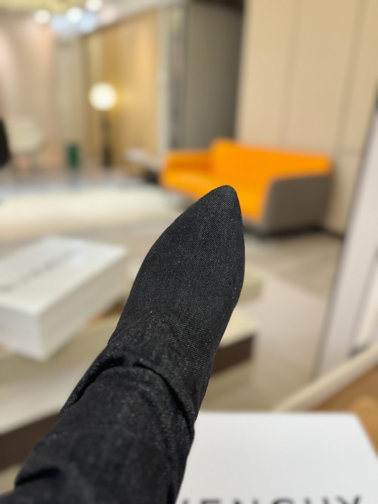 Ankle boots on stud фото 9