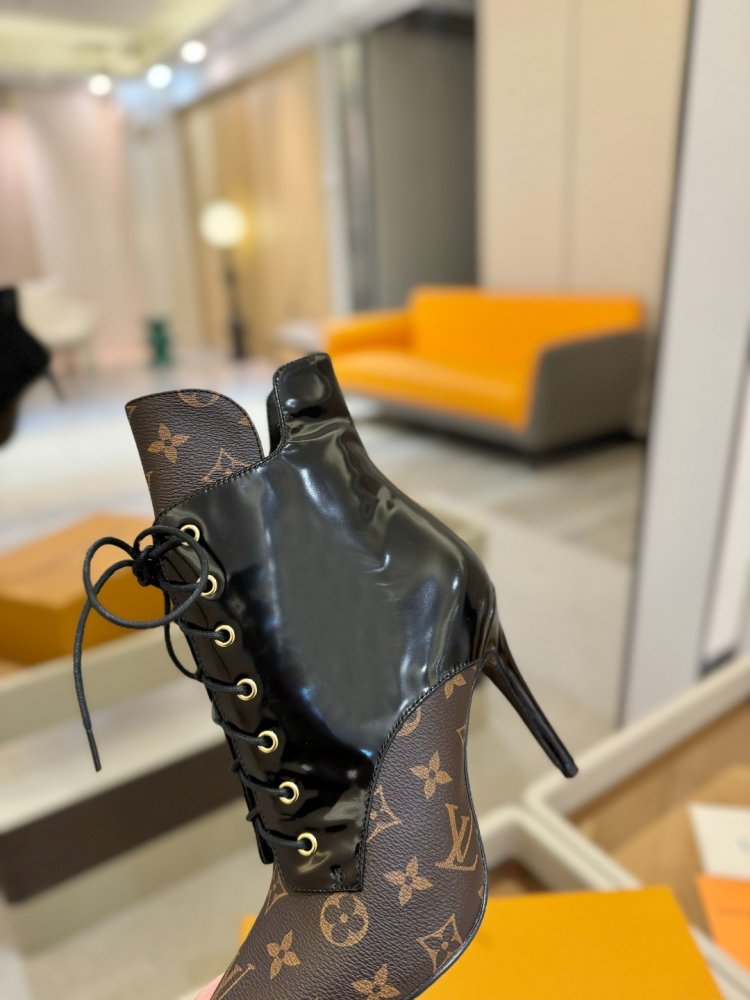 Ankle boots on stud фото 9