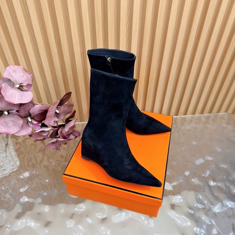 Ботильоны на танкетке замшевые женские