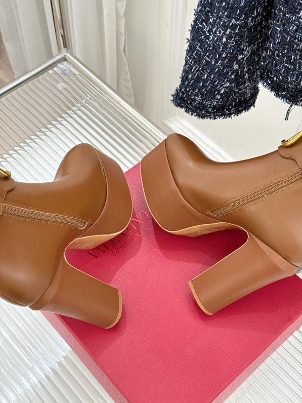 Ботильоны на высоком каблуке с металлической пряжкой фото 3