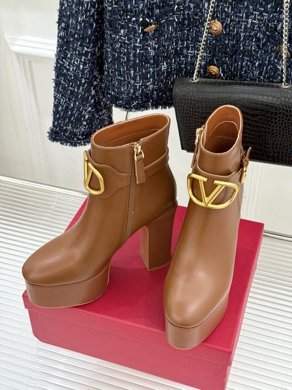 Ботильоны на высоком каблуке с металлической пряжкой фото 5