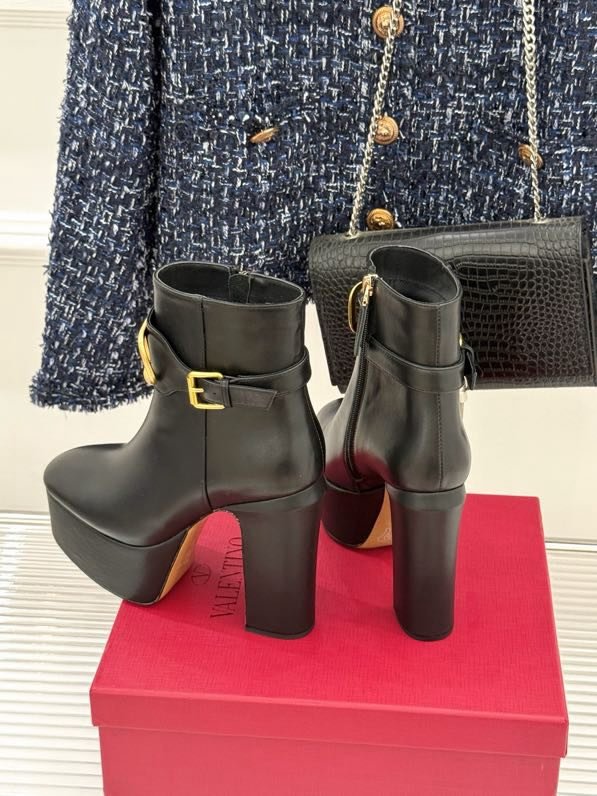 Ботильоны на высоком каблуке с металлической пряжкой фото 5