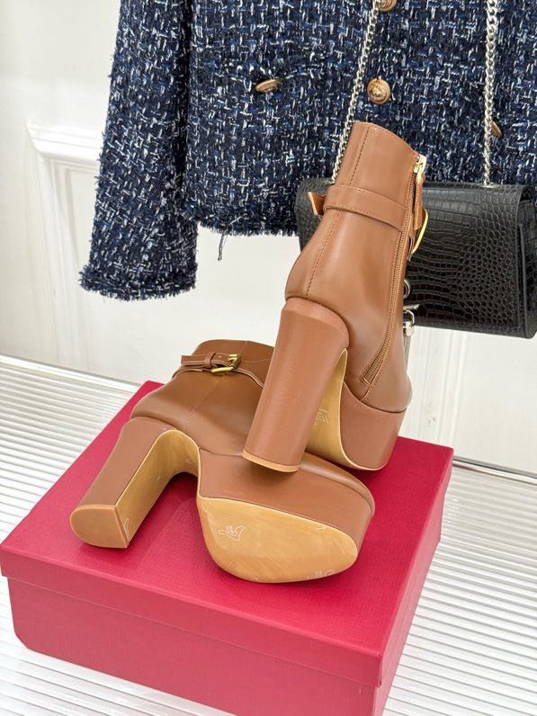 Ботильоны на высоком каблуке с металлической пряжкой фото 9