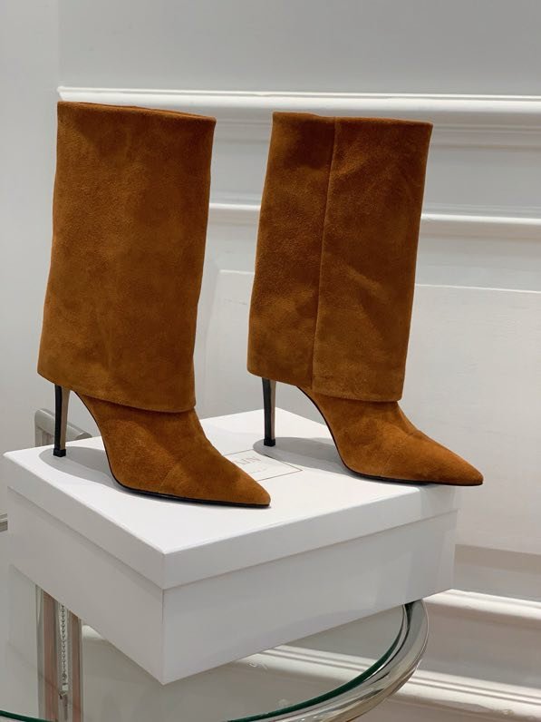 Ankle boots on high heel