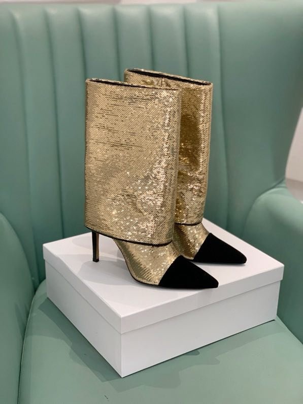 Ankle boots on high heel