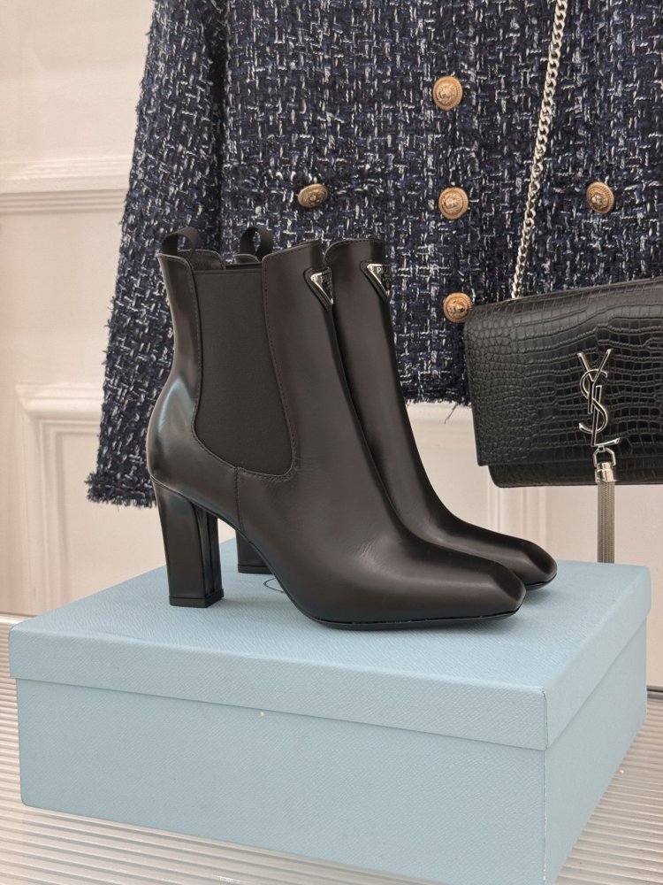 Ботильоны на высоком каблуке