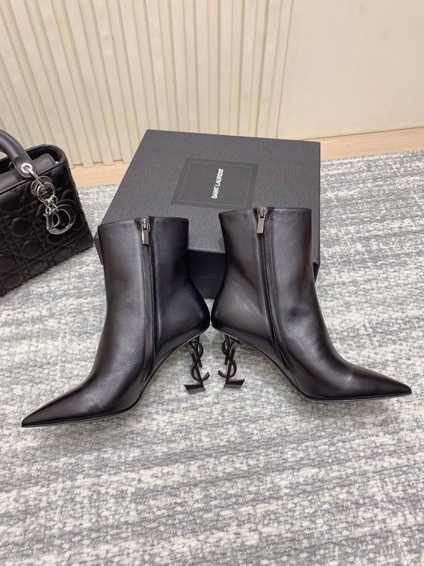 Ботильоны на высоком каблуке