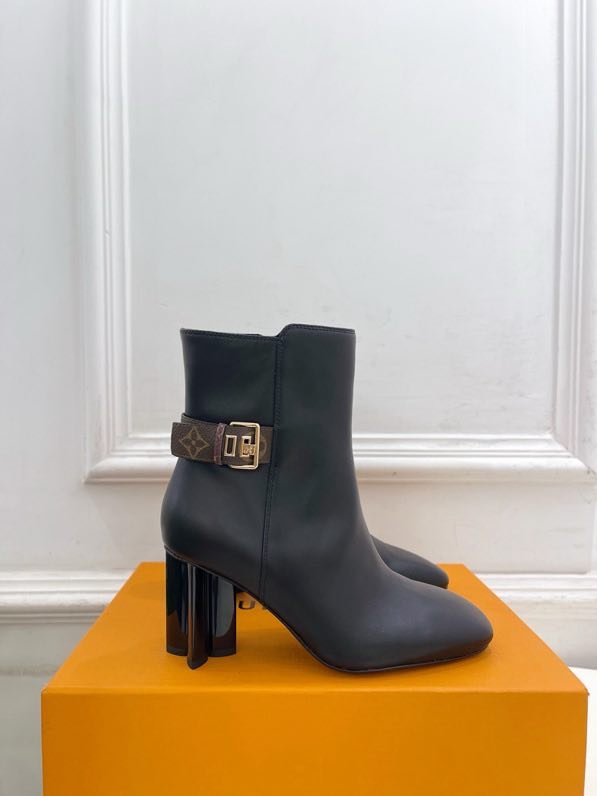 Ботильоны на высоком каблуке