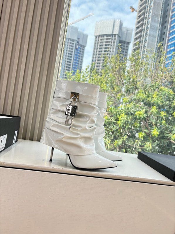 Ботильоны на высоком каблуке