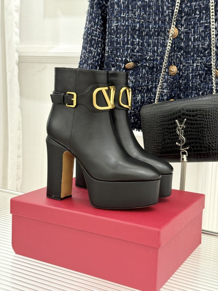 Ботильоны на высоком каблуке