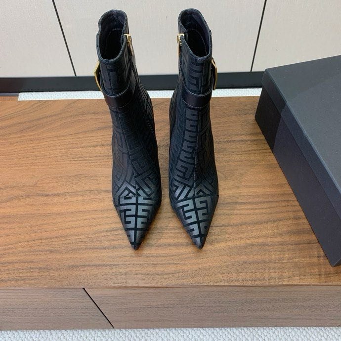 Ankle boots on high heel фото 2