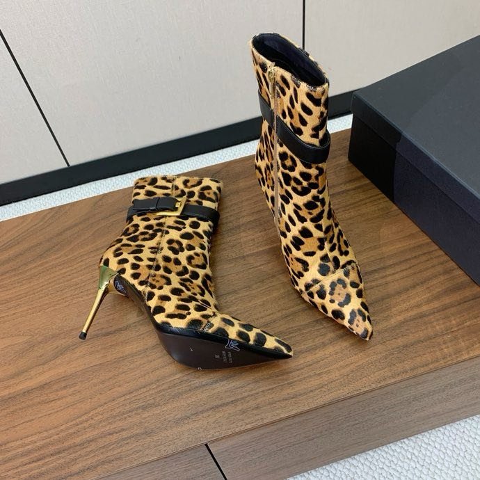 Ankle boots on high heel фото 2