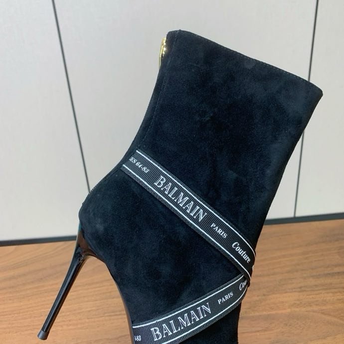 Ankle boots on high heel фото 2