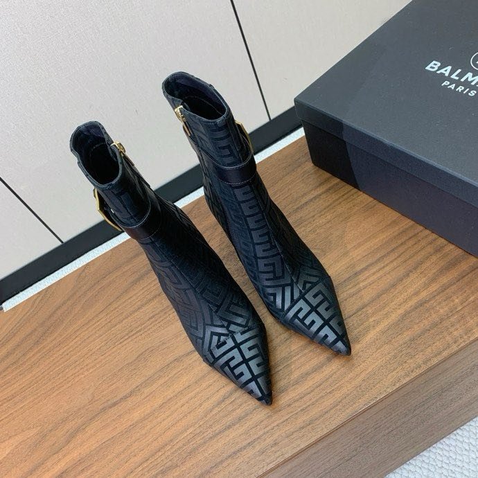 Ankle boots on high heel фото 3