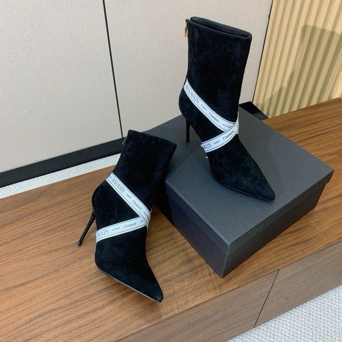 Ankle boots on high heel фото 3