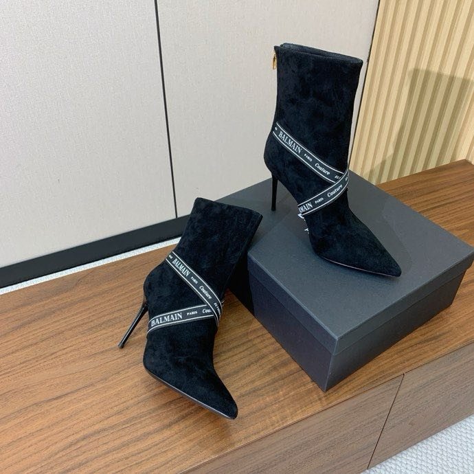 Ankle boots on high heel фото 3