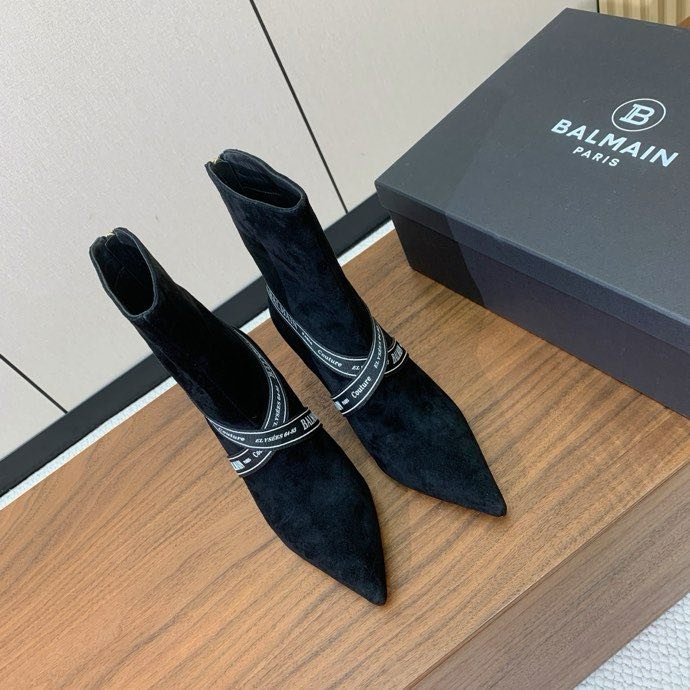 Ankle boots on high heel фото 4