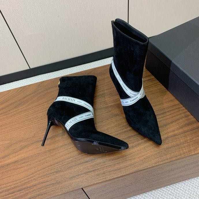 Ankle boots on high heel фото 5