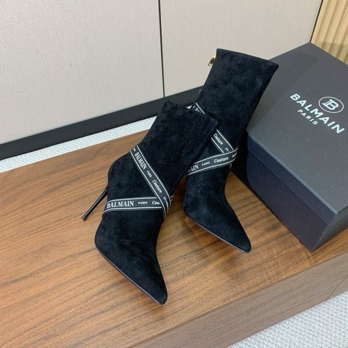 Ankle boots on high heel фото 5