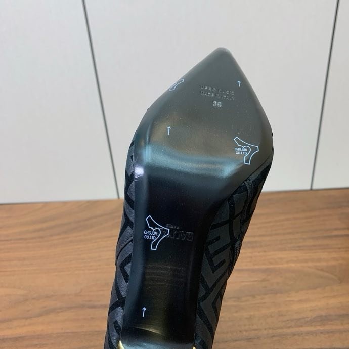 Ankle boots on high heel фото 6