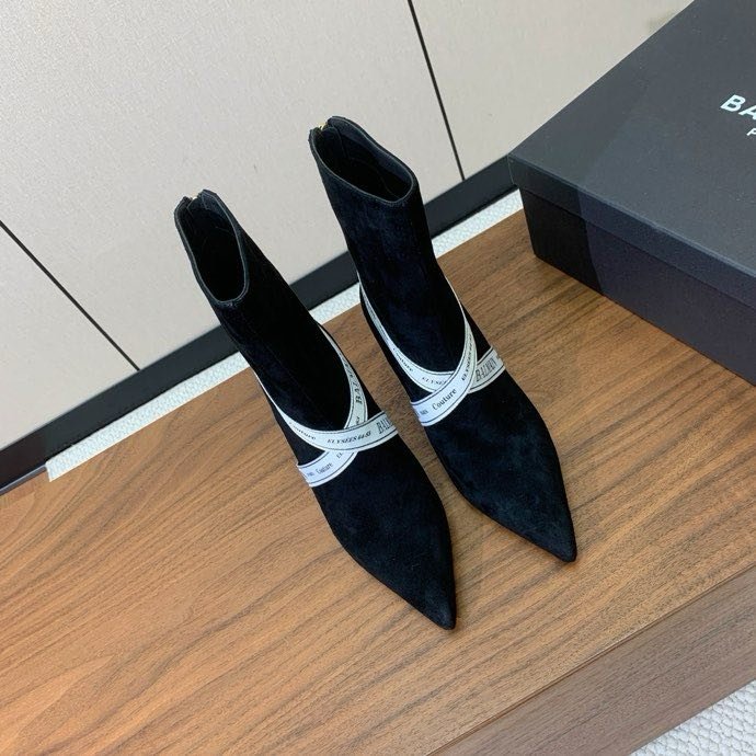 Ankle boots on high heel фото 6