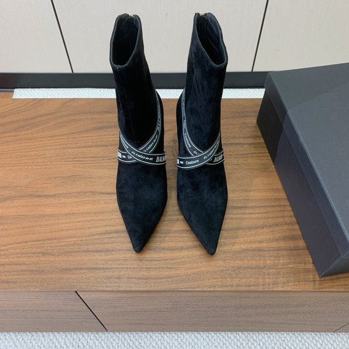 Ankle boots on high heel фото 6