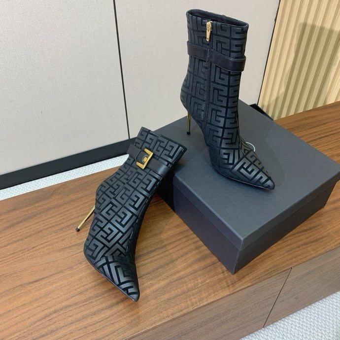 Ankle boots on high heel фото 7