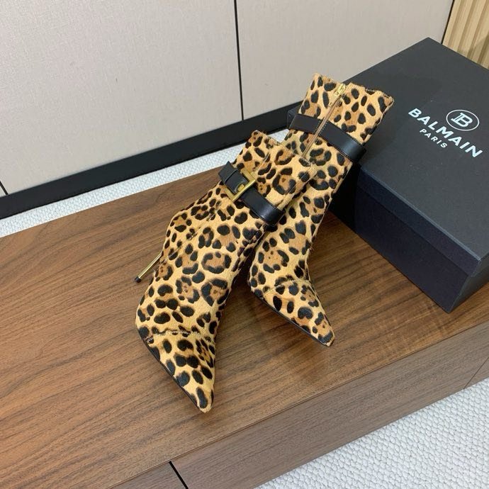 Ankle boots on high heel фото 7