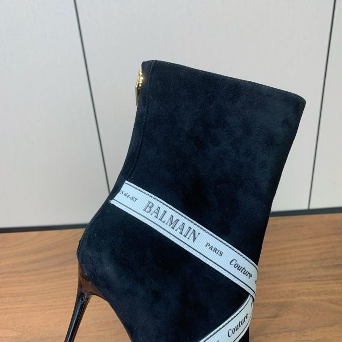 Ankle boots on high heel фото 7