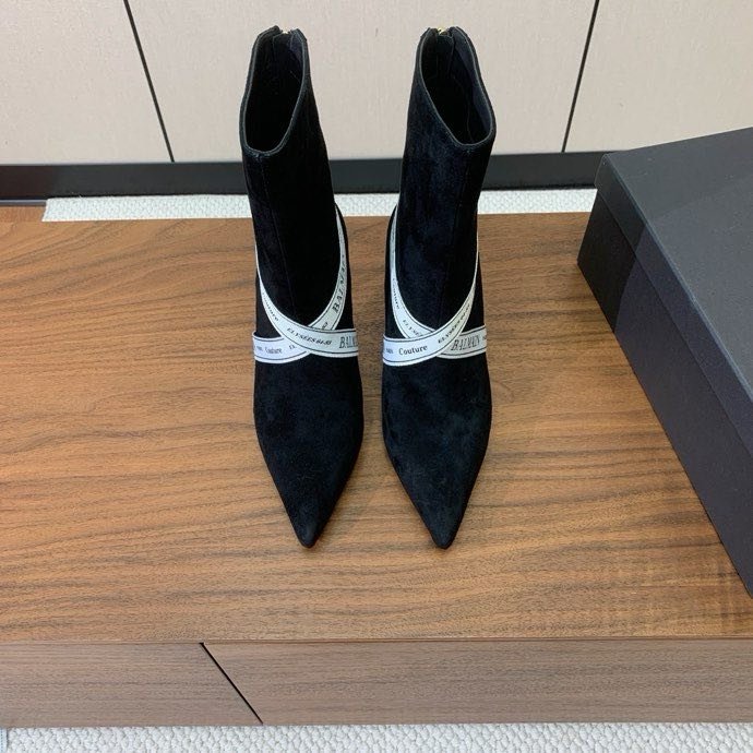 Ankle boots on high heel фото 8